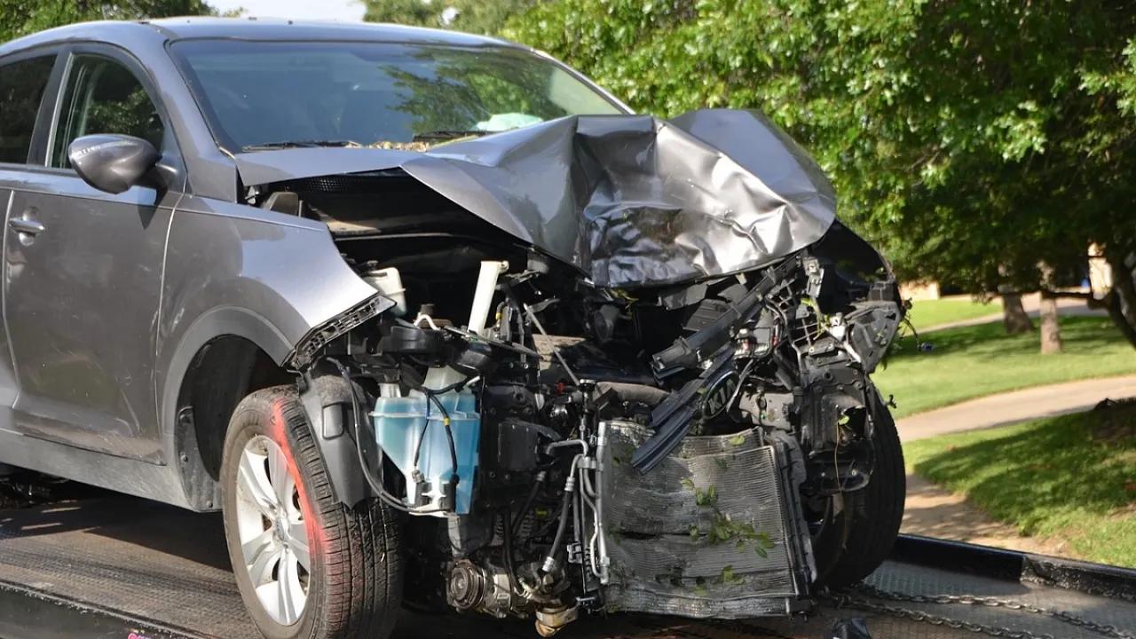 hechos reales sobre defensa de choque vehicular - Cómo determinar responsabilidad en un choque