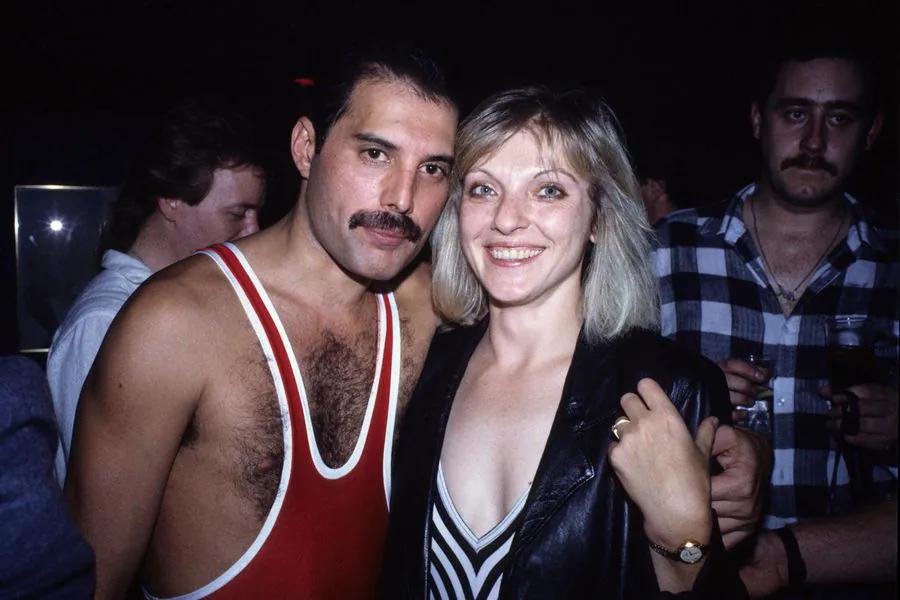 La historia real de Mary Austin y Freddie Mercury: Un amor que trascendió el tiempo - Cómo está hoy Mary Austin mary austin historia real - Cómo está hoy Mary Austin