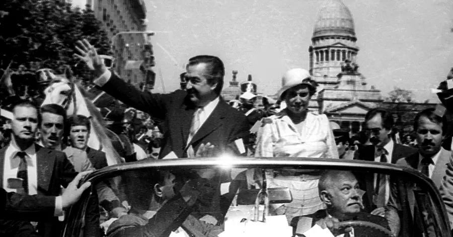 hechos historicos de retorno - Cómo fue el retorno de la democracia en Argentina