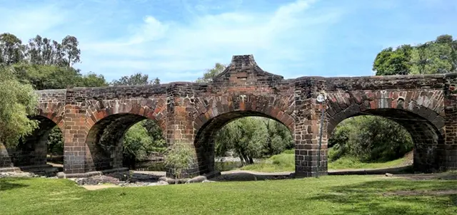 istoria del pute de la historia en real - Cómo se hizo el puente de la mujer