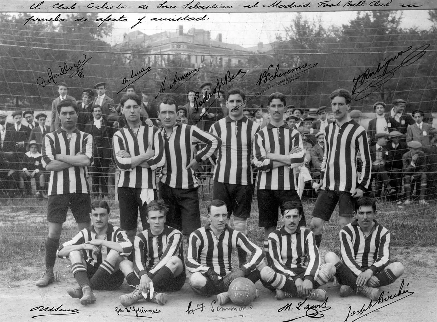 historias del balonpie real sociedad - Cómo se llamaba el antiguo campo de fútbol de la Real Sociedad