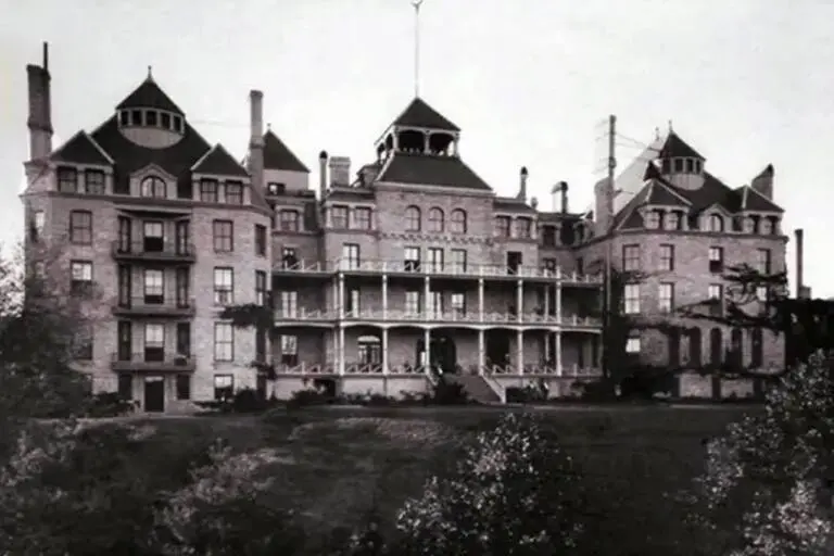 historias reales con fantasmas en eeuu - Cuál es el hotel más paranormal de Estados Unidos