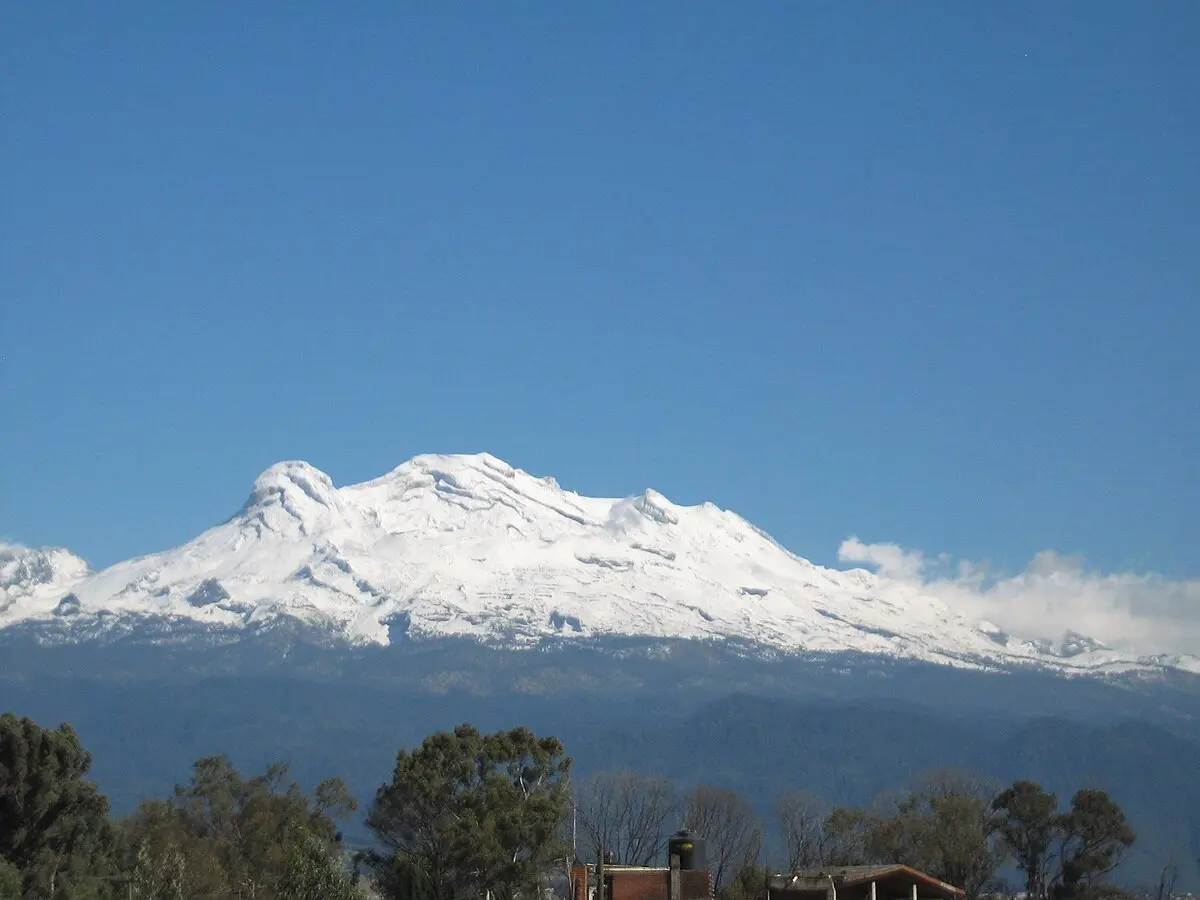 historia del volcán popocatépetl real - Cuál es la historia de la mujer dormida