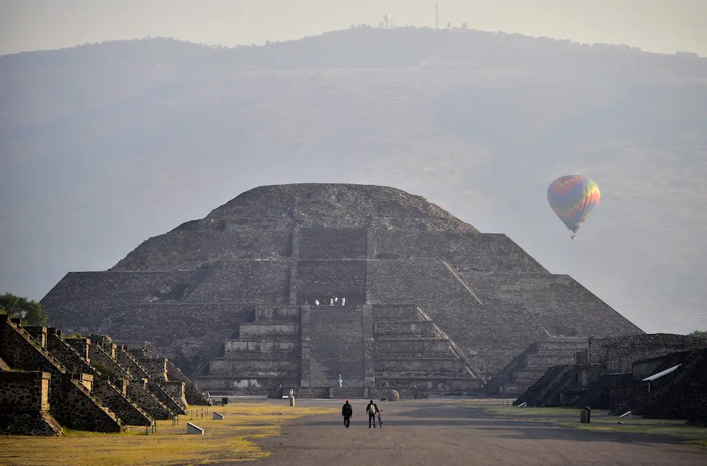 hecho historico de la piramide del sol - Cuál es la historia de la Pirámide de la Luna