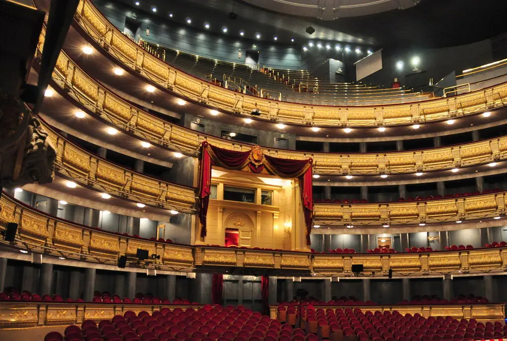 ivestigasion sobre la historia real dentro de teatro real - Cuáles son las características más importantes del teatro