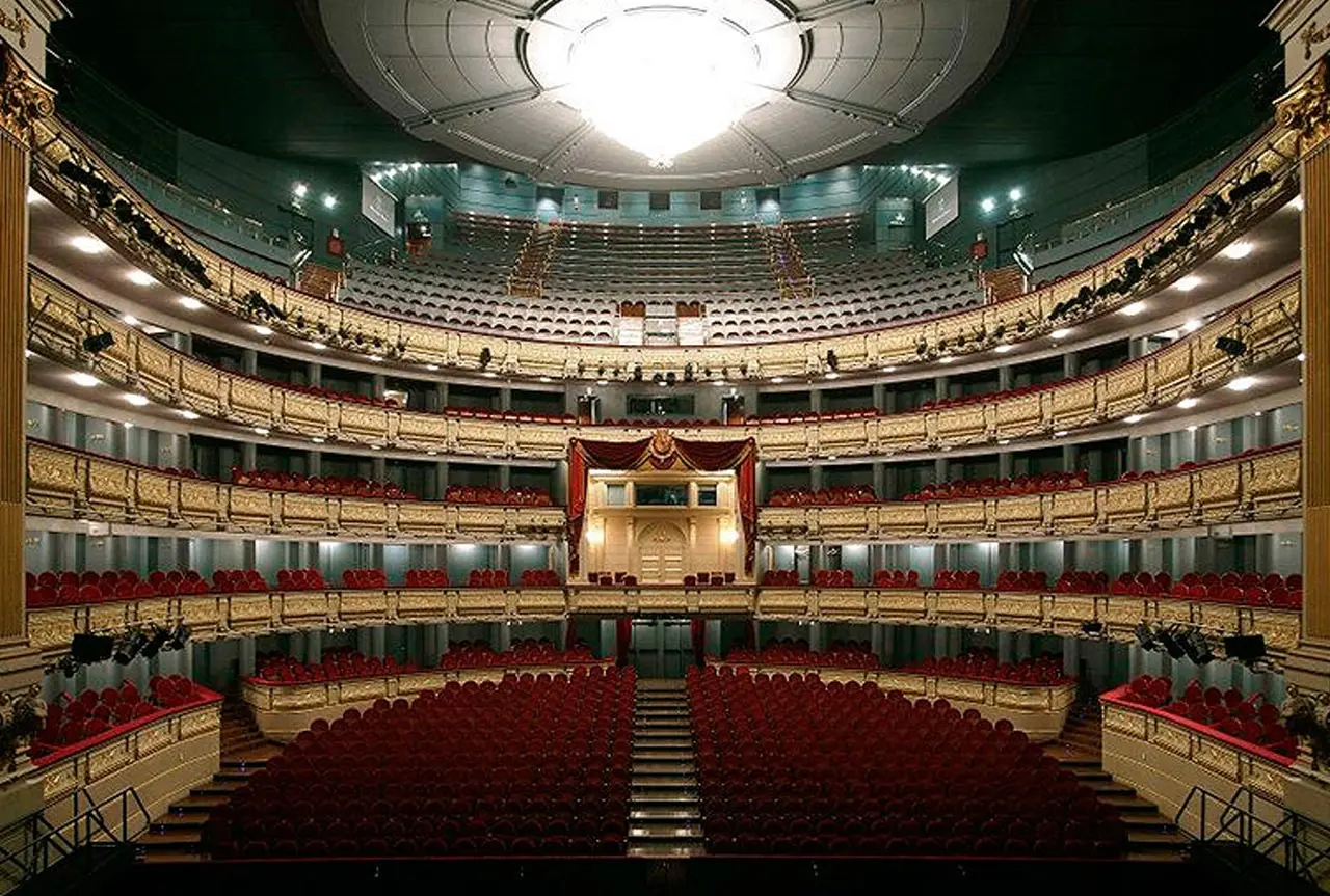 historia del teatro real de madrid - Cuándo se quemó el teatro Real de Madrid