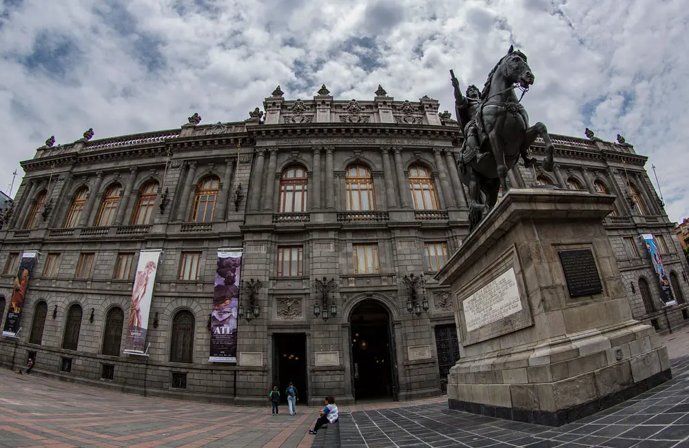 hechos históricos ocurridos en el munal - Cuántas obras tiene el Munal