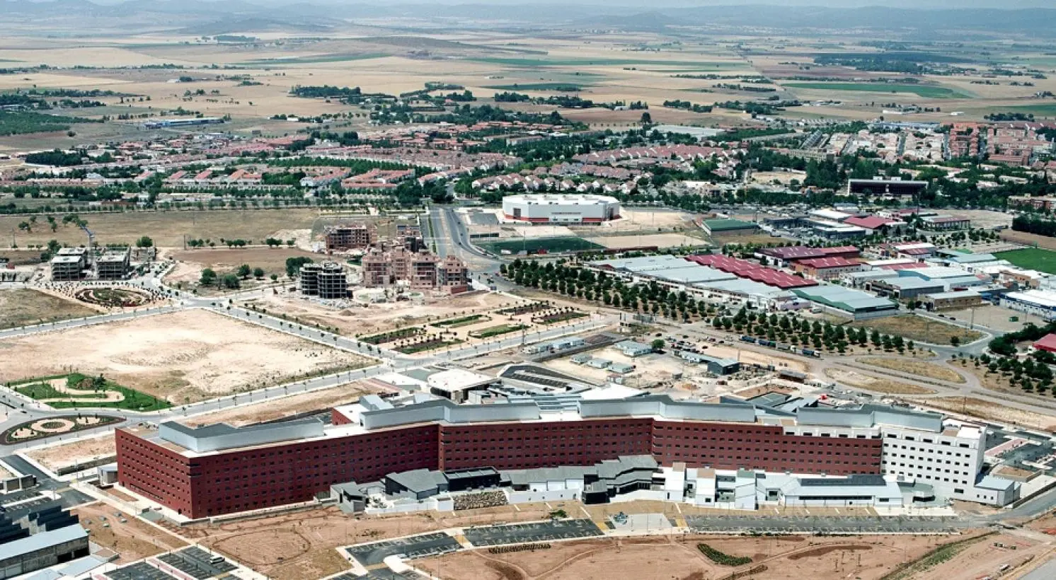 historia del hospital de ciudad real - Cuántas personas trabajan en el Hospital de Ciudad Real