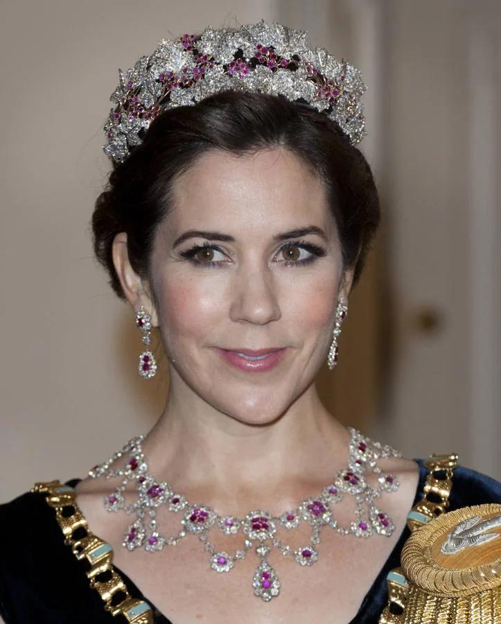 las tiaras reales mas bellas de la historia - Cuántas tiaras tiene la casa real britanica