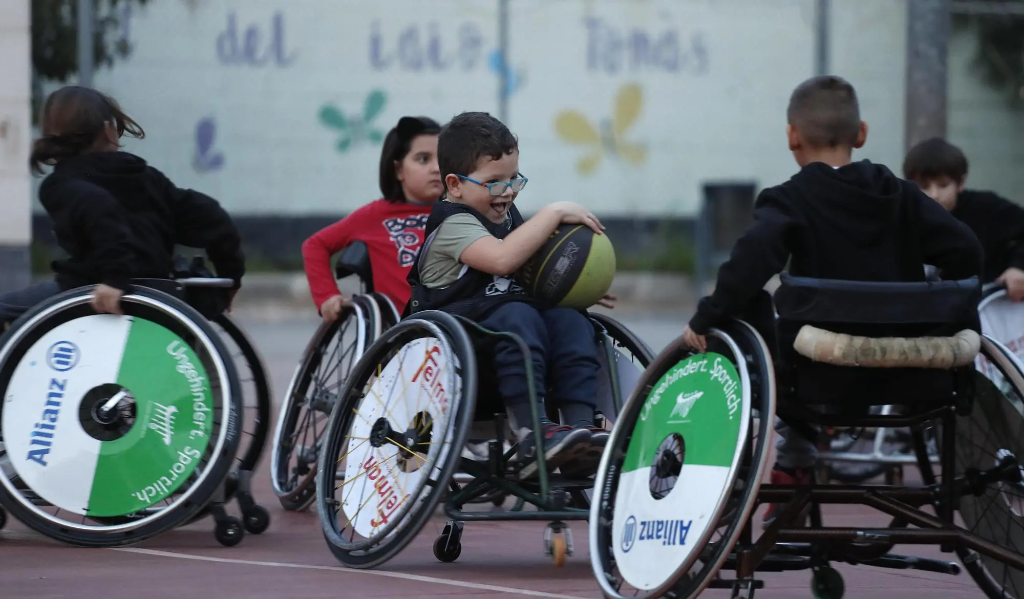 historias reales de niños discapacitados en deportes - Qué discapacidad tiene Trischa Zorn