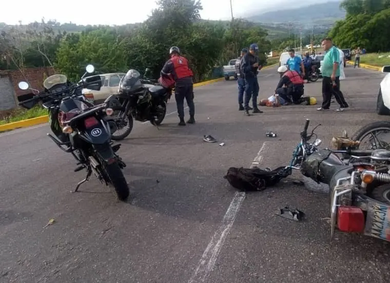 historia de la vida real motorizado en accidente - Qué famosa choco en moto