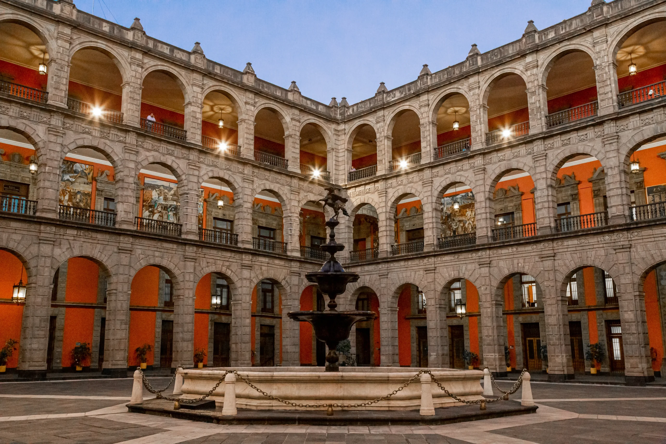 hechos historicos que conforman el palacio de gobierno - Qué hacen en Palacio de Gobierno