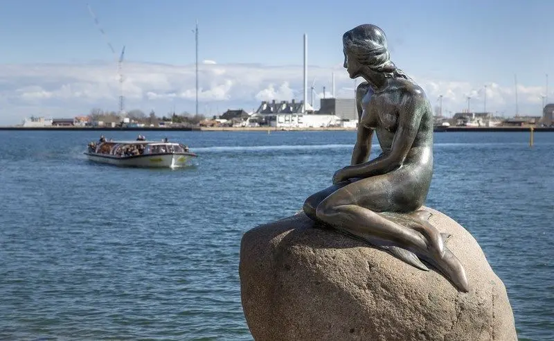 la sirenita copenhague historia real - Qué mar representa La Sirenita