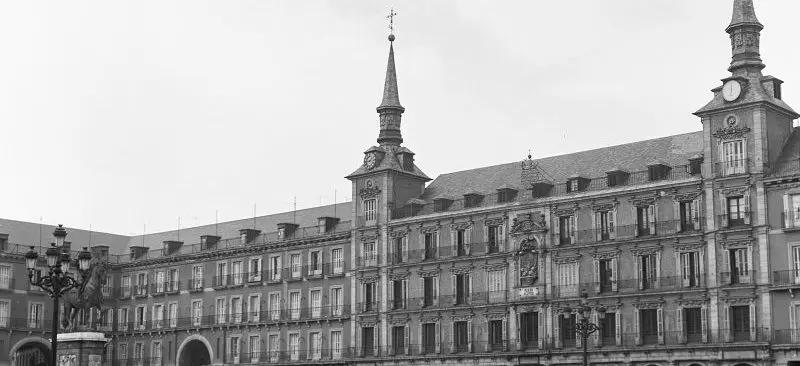 historia de la plaza mayor de ciuadad real - Que simboliza la Plaza Mayor