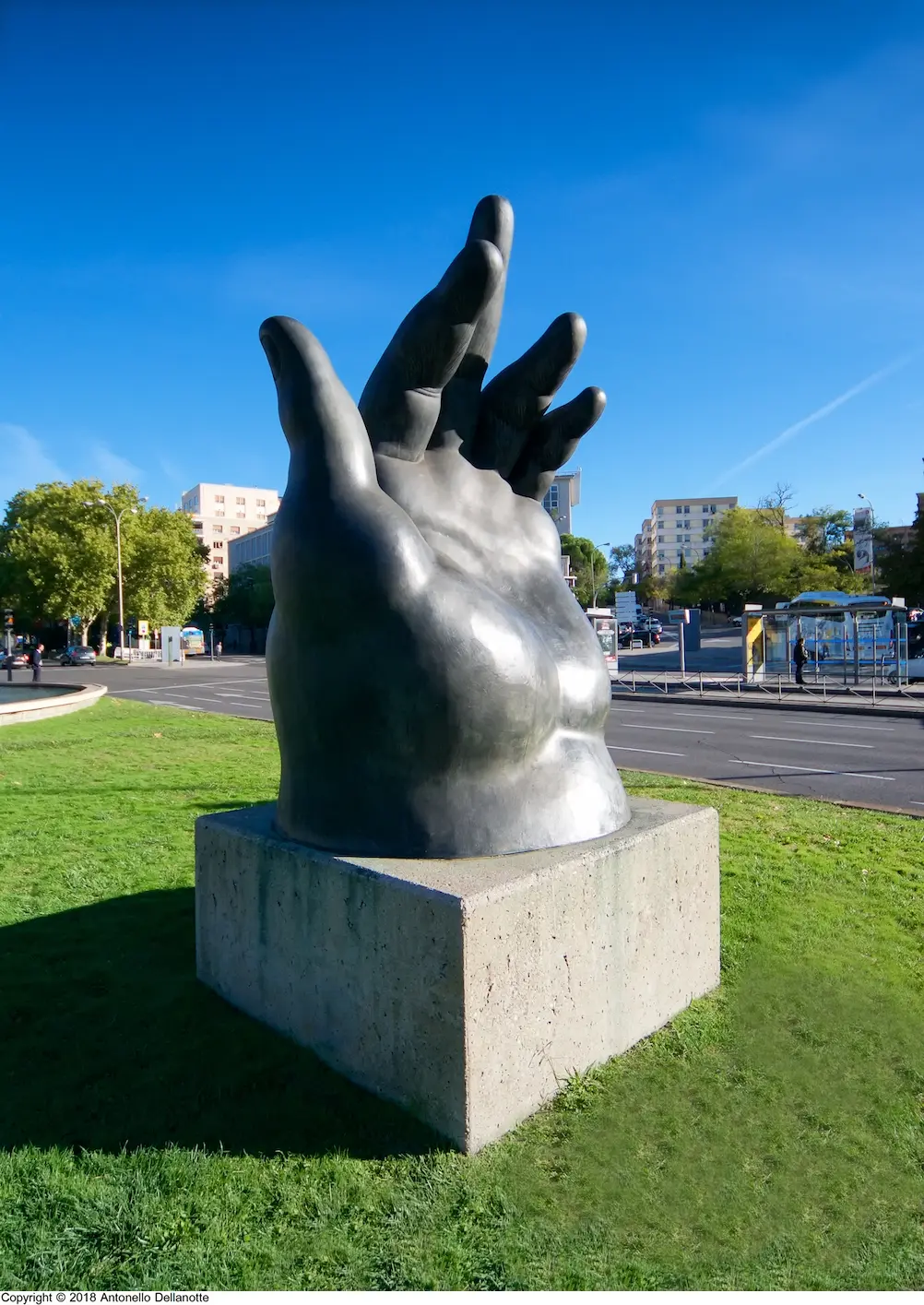 esculturas historicas hechas con angulos - Qué tipo de escultura es la mano de Botero