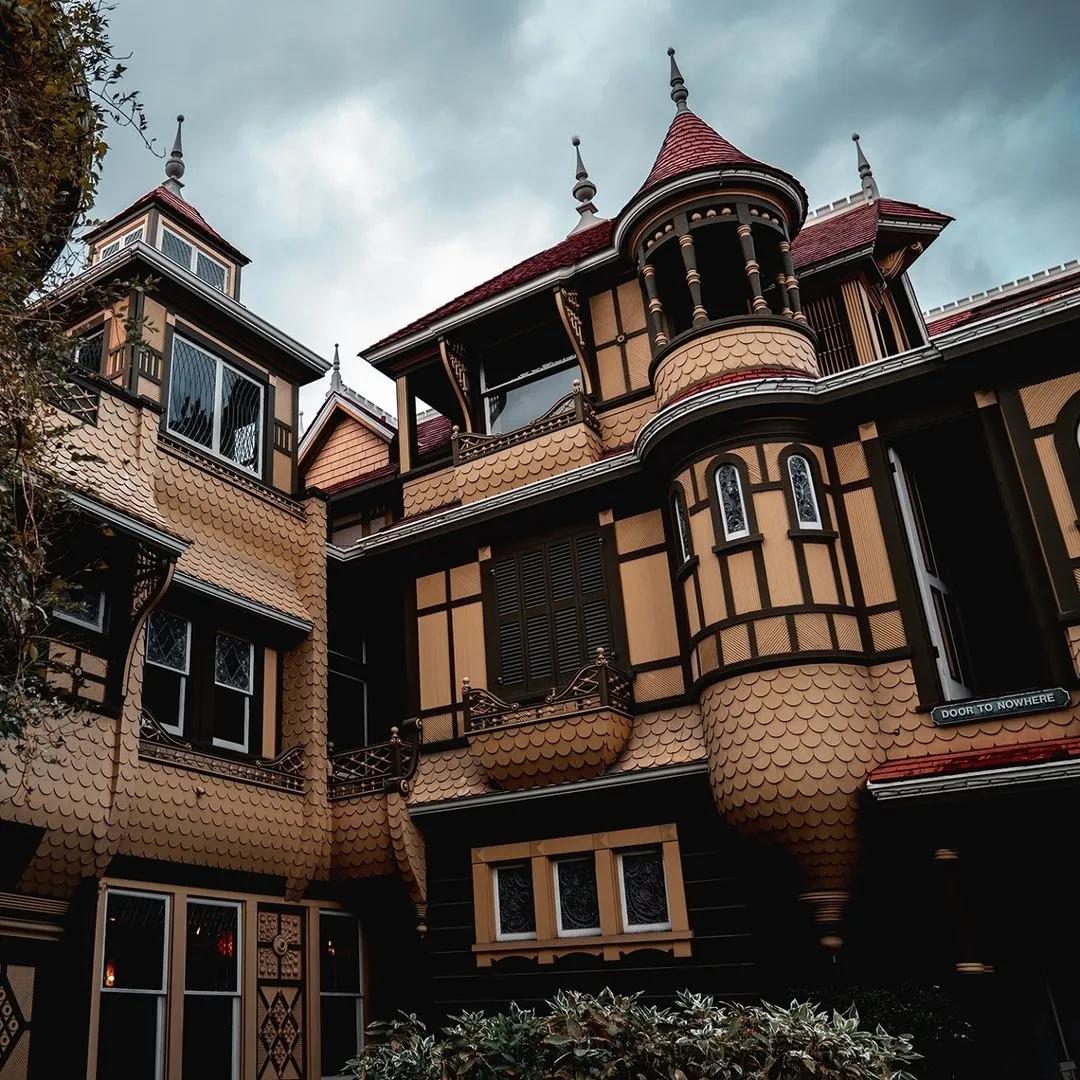 la maldicion de la casa winchester historia real - Quién heredo la fortuna de Sarah Winchester