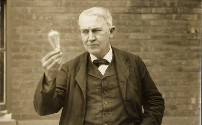 La Historia de la Luz: Del Ámbar a la Lámpara LED - Quién invento el foco y su Historia hecho historico creador del foco - Quién invento el foco y su Historia